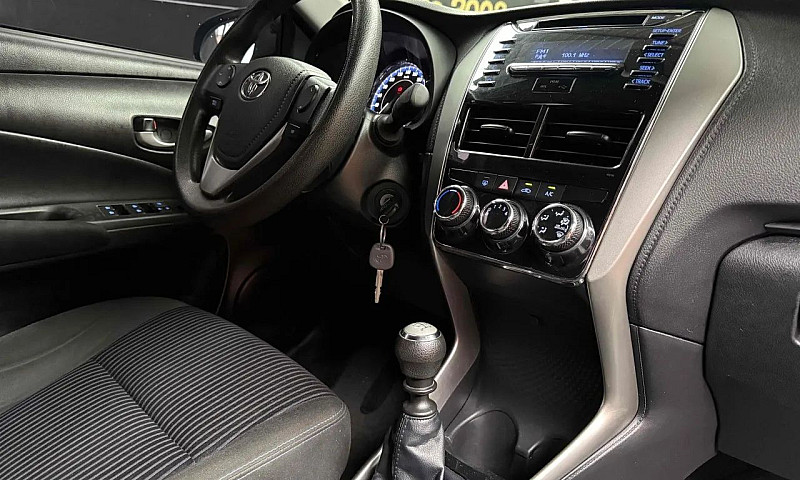 Toyota Yaris Xl Seda...