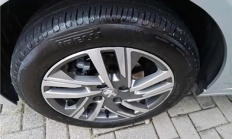 Peugeot 208 2022 1.6...