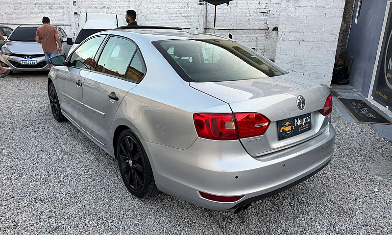 Volkswagen Jetta Com...
