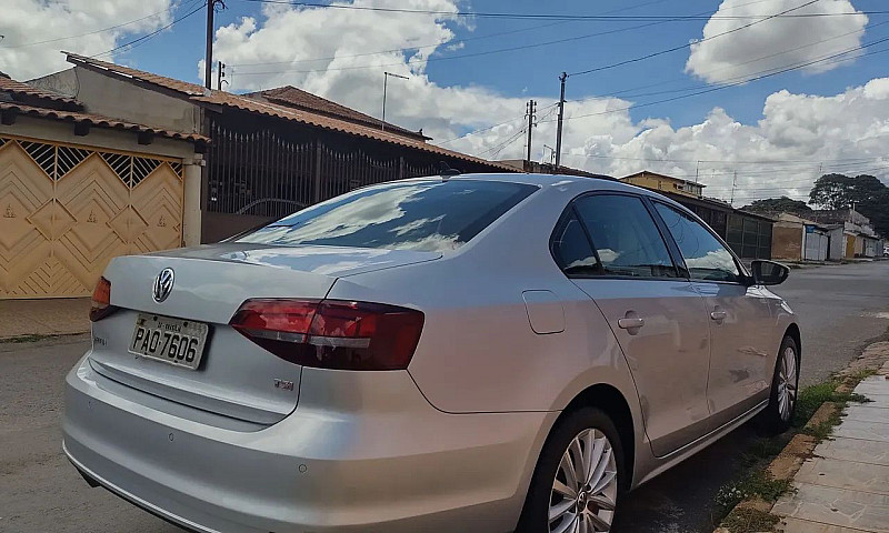 Volkswagen Jetta Com...