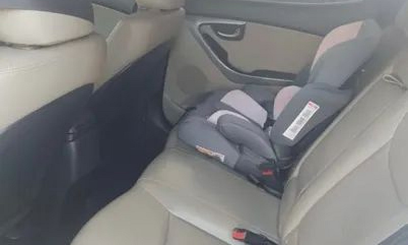 Hyundai Elantra Em P...