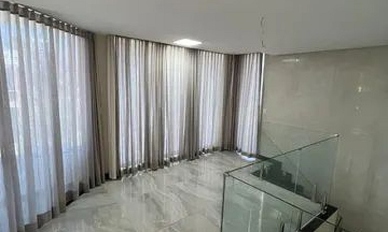 # Casa No Condomínio...