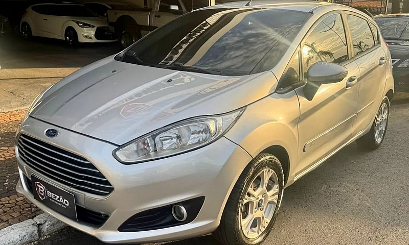 Ford Fiesta Se 1.6 8...