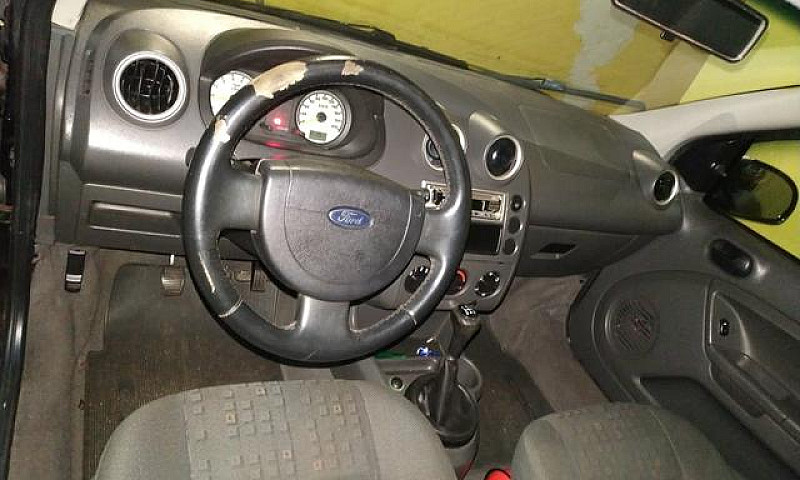 Vendo Fiesta Hatch 2...