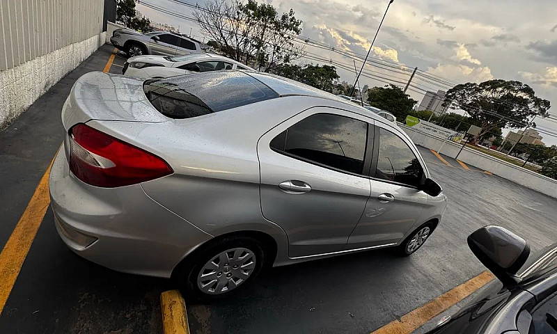 Ford Ka+ Sedan 1.0 T...