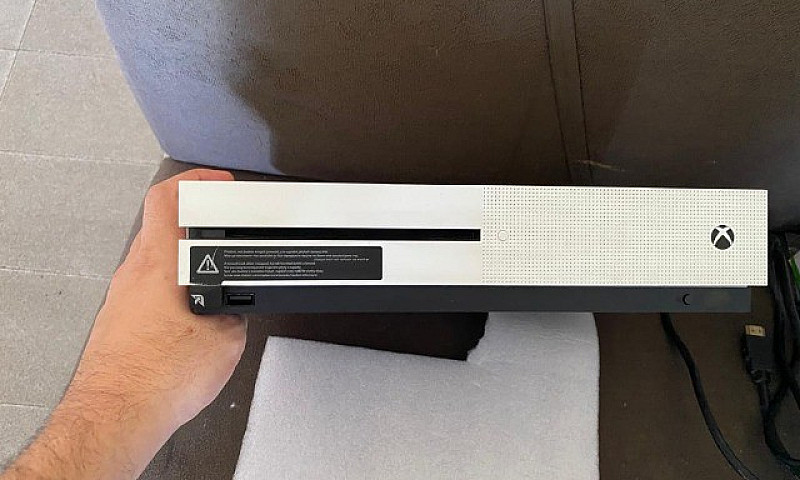 Xbox One S 500Gb...