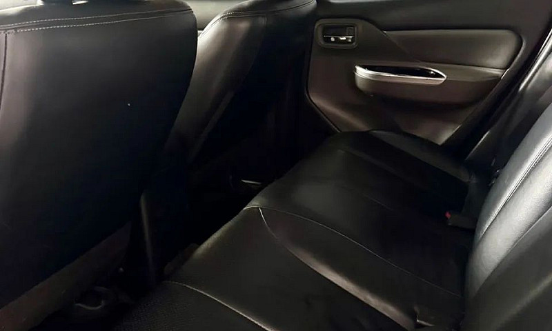 Mitsubishi L200 Trit...