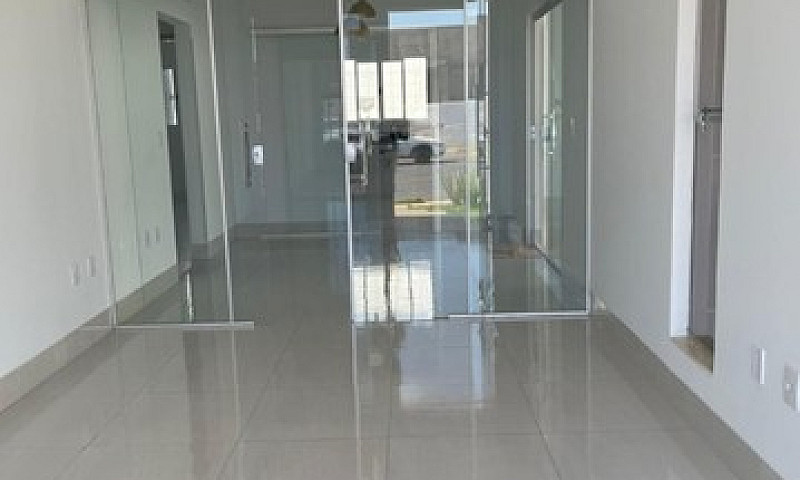 Vende-Se Casa Térrea...