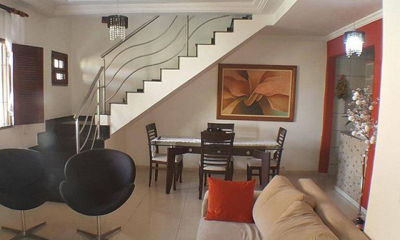Casa Com 4 Dormitóri...
