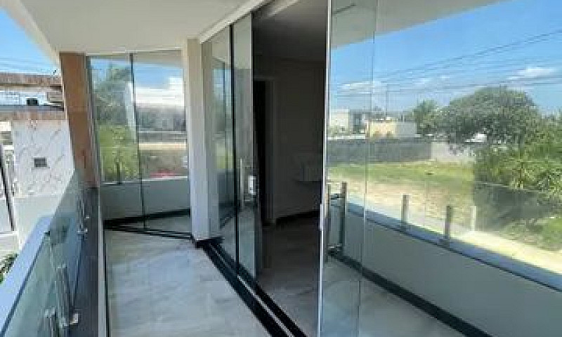 # Casa No Condomínio...