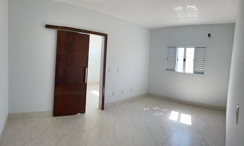 Vende-Se Casa Térrea...