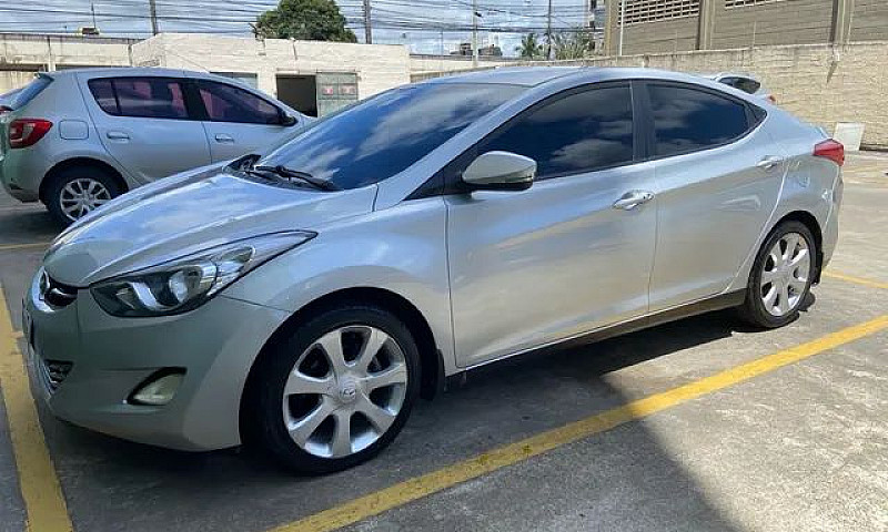 Hyundai Elantra 2012...
