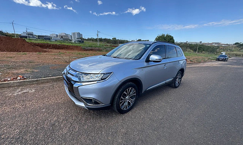 Mitsubishi Outlander...