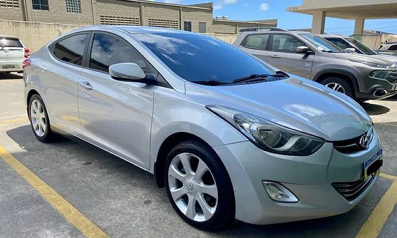 Hyundai Elantra 2012...