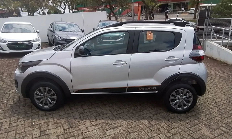 Fiat Mobi Trekking 1...