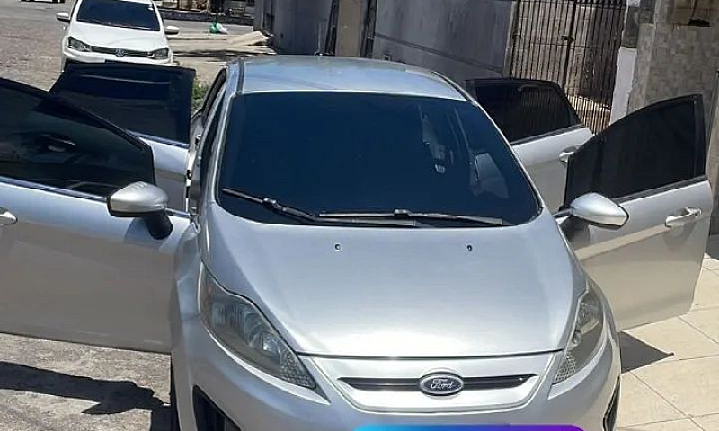 Ford Fiesta Se 1.6 1...