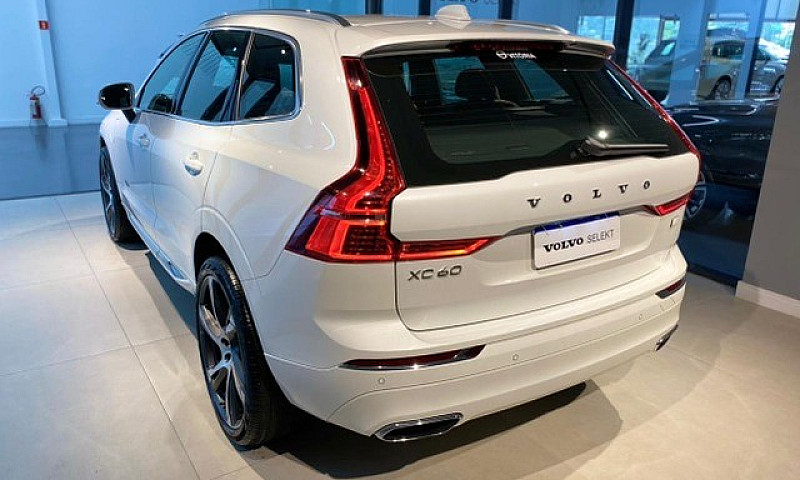 Xc60 T8 Momentum Hyb...