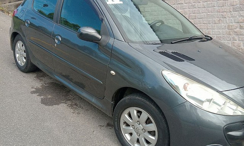 Peugeot 207 2010...
