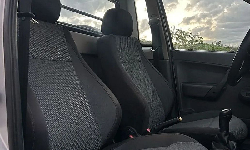 Volkswagen Saveiro 1...