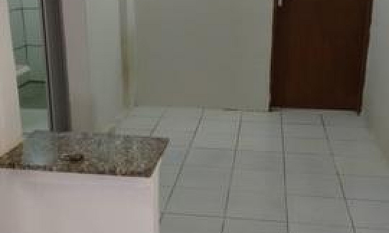 Aluga-Se Casa Conjun...