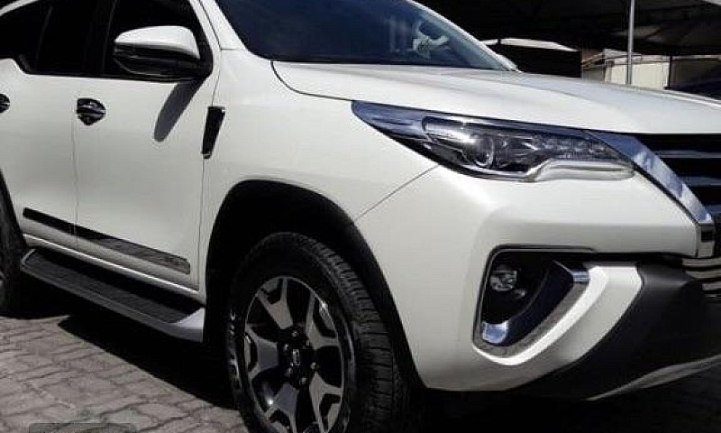 Toyota Hilux 2019 2....