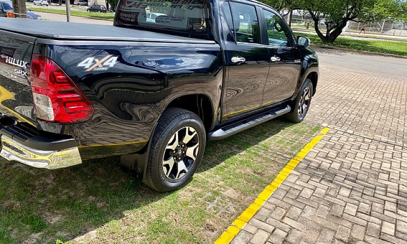 Toyota Hilux Srx 202...