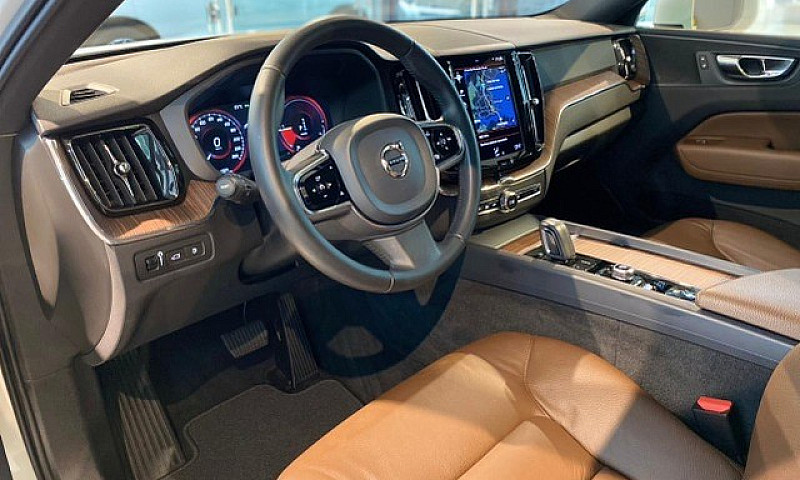 Xc60 T8 Momentum Hyb...