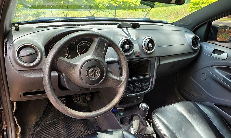Volkswagen Saveiro 1...