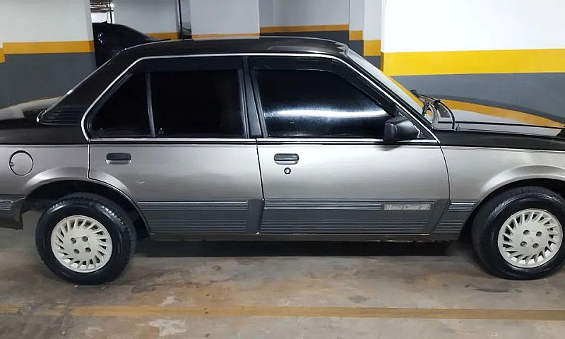 Chevrolet Monza Clas...