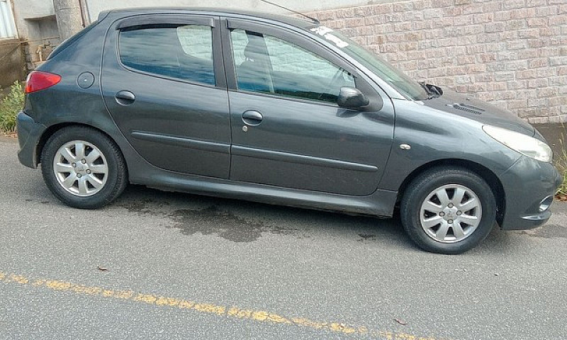 Peugeot 207 2010...