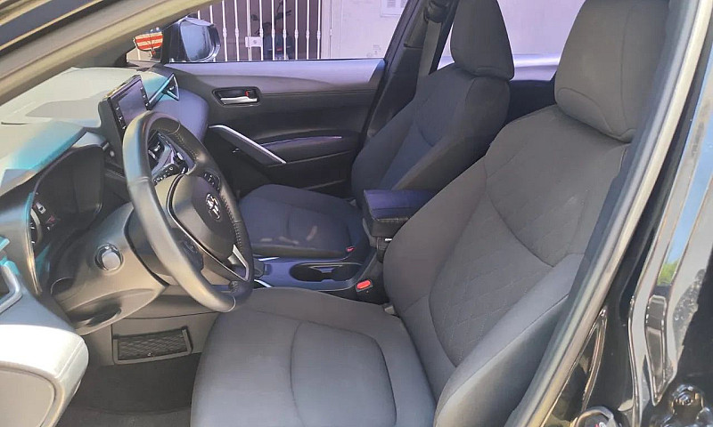 Toyota Corolla Cross...