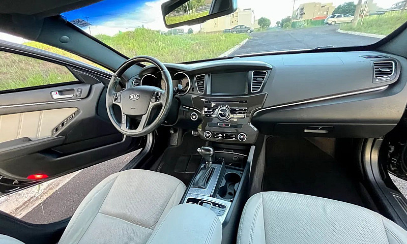 Kia Motors Cadenza E...