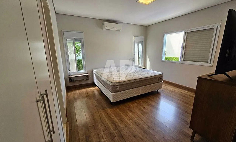 Casa Com 4 Dormitóri...