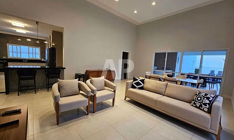 Casa Com 4 Dormitóri...
