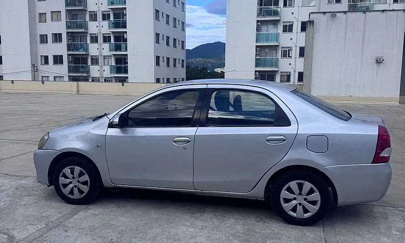 Toyota Etios Xs Seda...