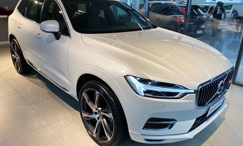 Xc60 T8 Momentum Hyb...