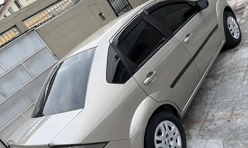Ford Fiesta Sed. 1.6...
