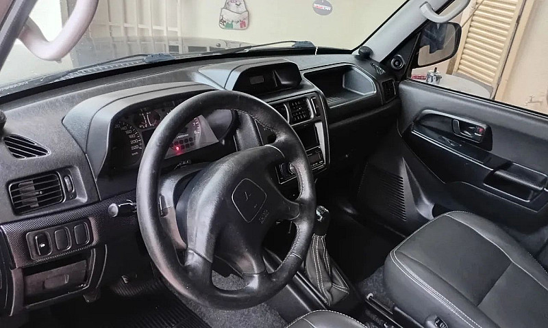 Mitsubishi Pajero Tr...