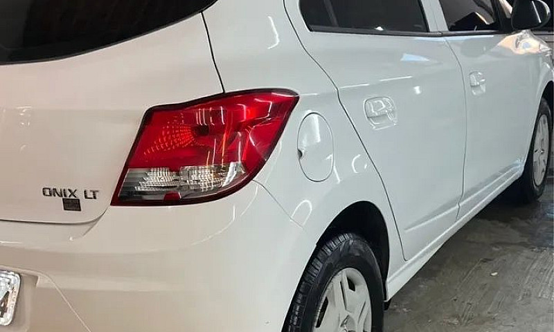 Chevrolet Onix Hatch...