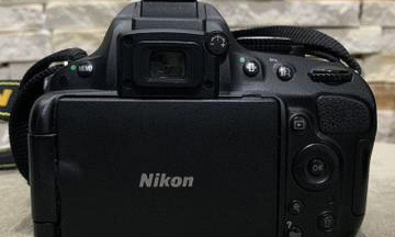 Nikon D5100...
