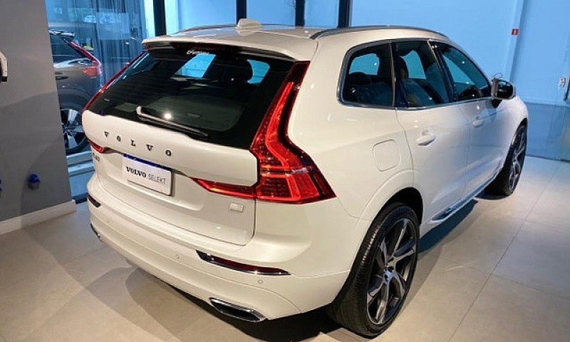 Xc60 T8 Momentum Hyb...