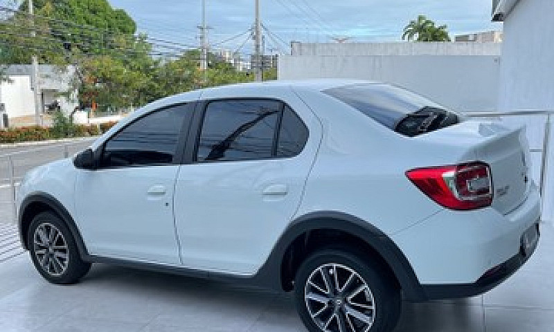 Renault Logan Iconic...