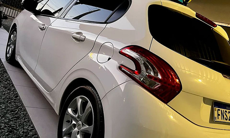 Peugeot 208 Allure 1...
