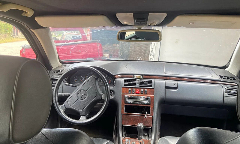 Mercedes-Benz E-430 ...