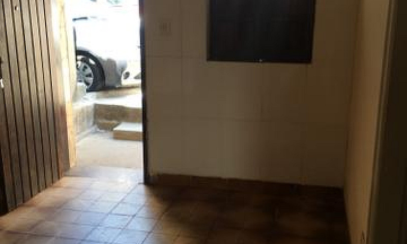 Alugo Casa 2/4, 2 Sa...