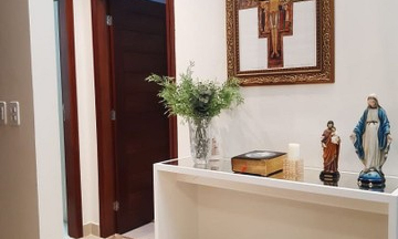 Casa Com 4 Dormitóri...