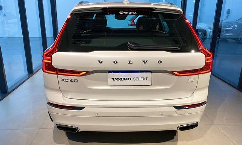 Xc60 T8 Momentum Hyb...