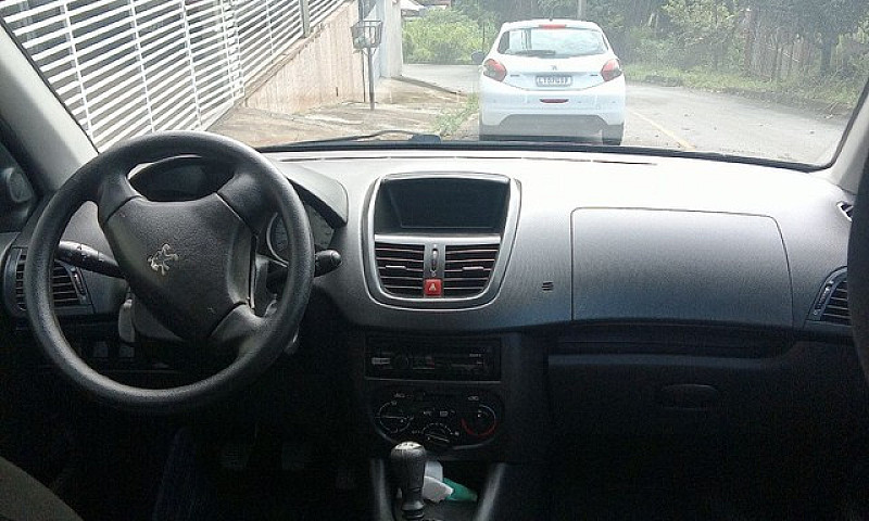 Peugeot 207 2010...