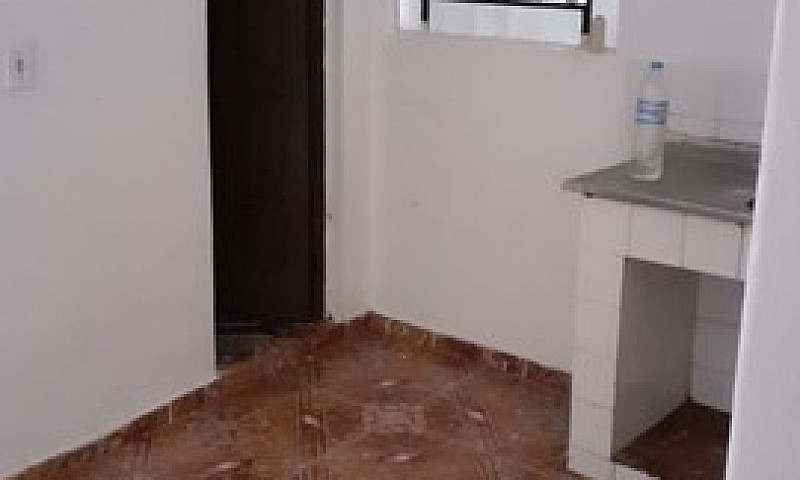 Alugo Uma Casa...