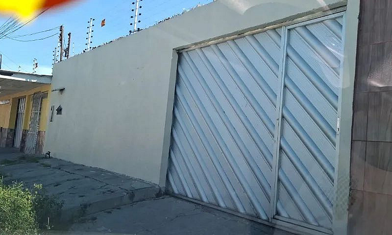Aluga-Se Casa De 2 A...